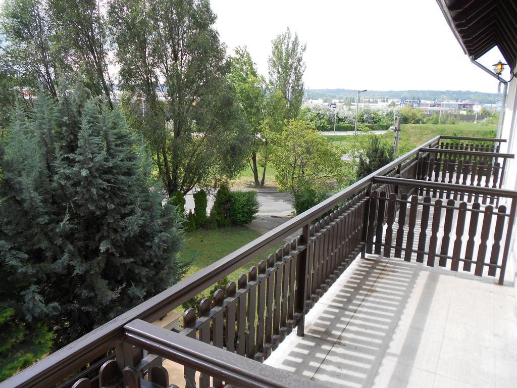 Peregrino Panzio Bed & Breakfast Budaörs Exterior foto