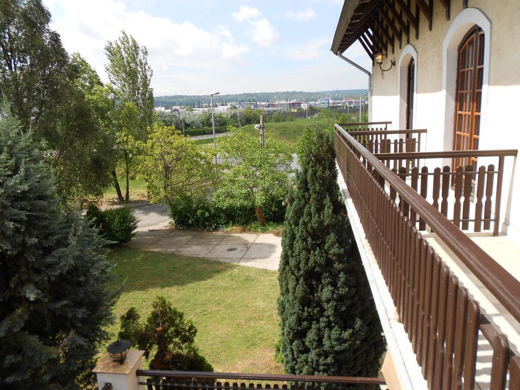 Peregrino Panzio Bed & Breakfast Budaörs Exterior foto