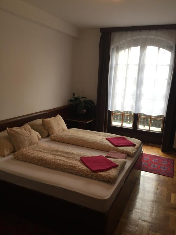 Peregrino Panzio Bed & Breakfast Budaörs Exterior foto